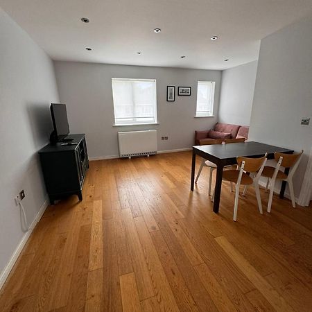 2-Bedroom Flat Walking Distance To Excel London - Perfect Location! Luaran gambar