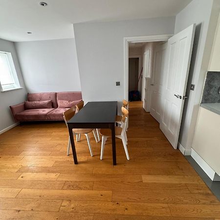 2-Bedroom Flat Walking Distance To Excel London - Perfect Location! Luaran gambar
